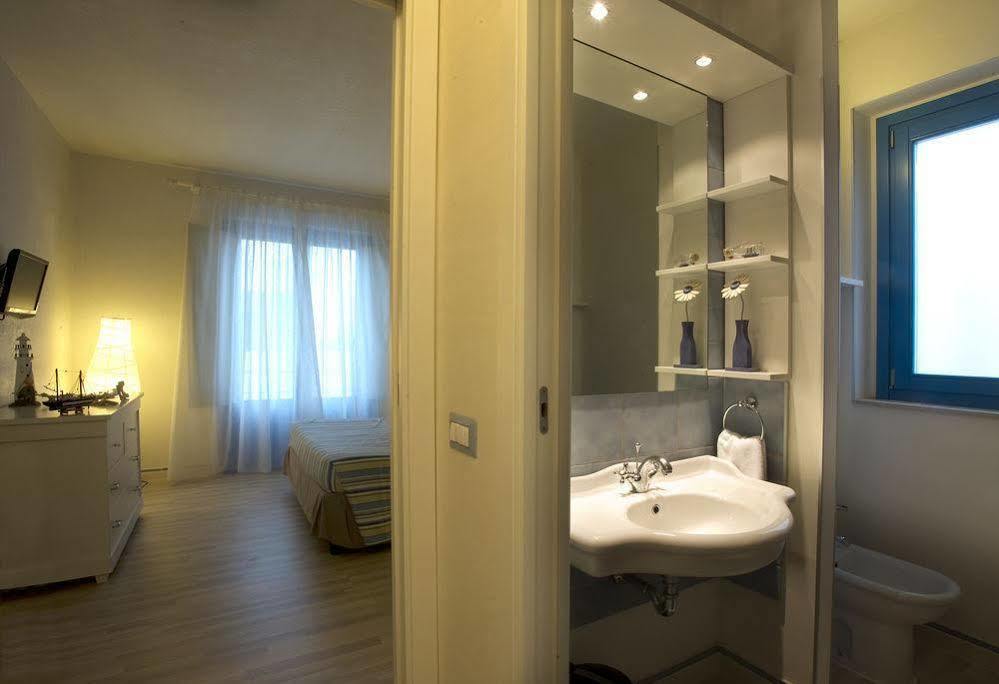 Blue Marine Apartments إيسبيكا المظهر الخارجي الصورة